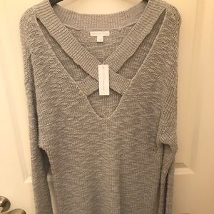 Women’s tunic sweater with cross cross cutout